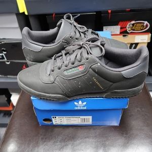 Adidas Yeezy Powerphase size 8